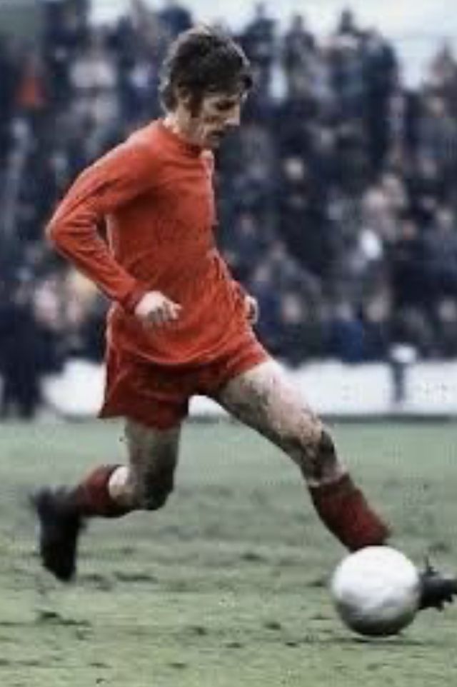 Gil Reece Wales 1971 🏴 | Wales football, Wales football team, English football league