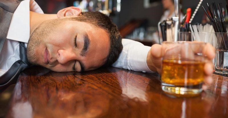 Nằm mơ thấy uống rượu Mơ thấy uống rượu có nghĩa là gì, đánh con bao nhiêu? | KUBET