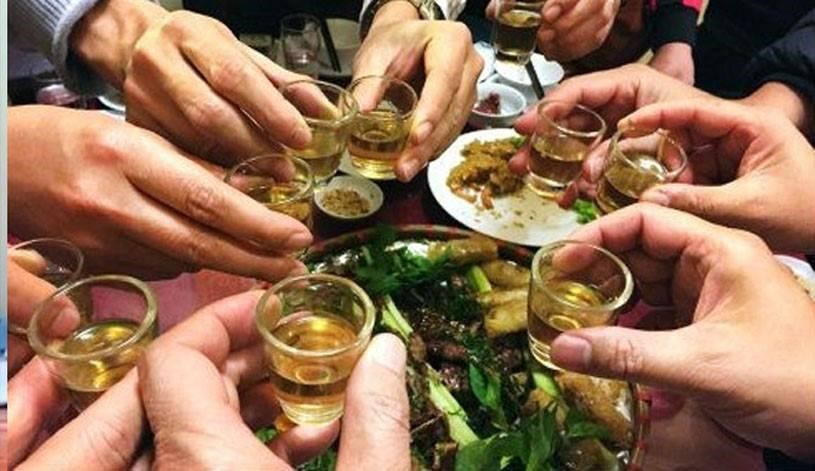 Nằm mơ thấy uống rượu là một trong những giấc mơ phổ biến nhất Mơ thấy uống rượu có nghĩa là gì, đánh con bao nhiêu? | KUBET