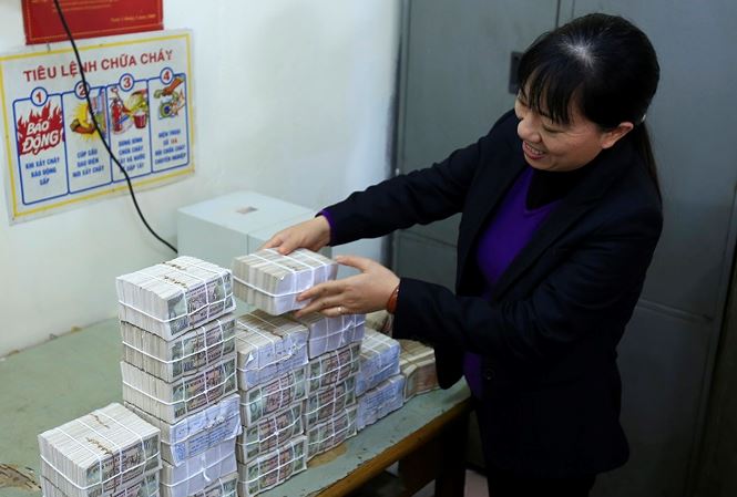 Đổi tiền mới ở ngân hàng có mất phí không? 3 cách thay đổi miễn phí