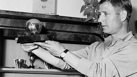 Huyền thoại Raymond Kopa qua đời vì tuổi già sức yếu