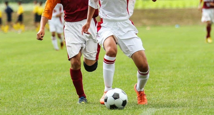 Các kiểu rê bóng trong bóng đá là gì