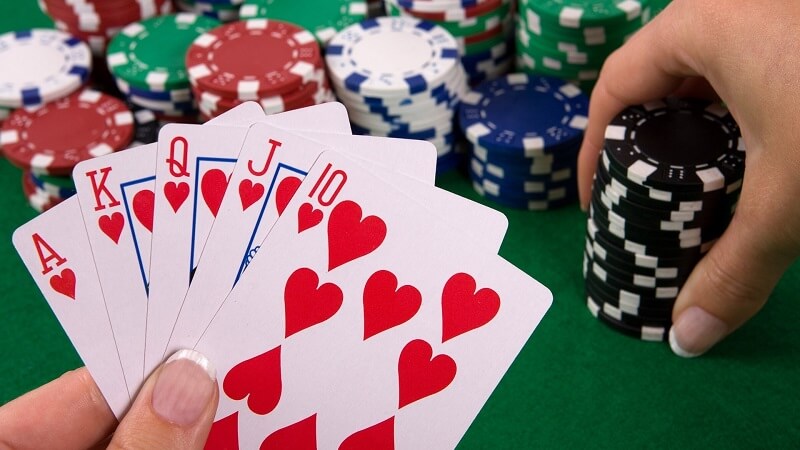 Hộp tiền sảnh là gì? Thông tin chi tiết về Poker