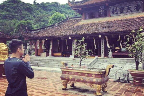 Nằm mơ thấy đi chùa là điềm báo gì? Bạn nên đặt cược vào con số nào trong xổ số?