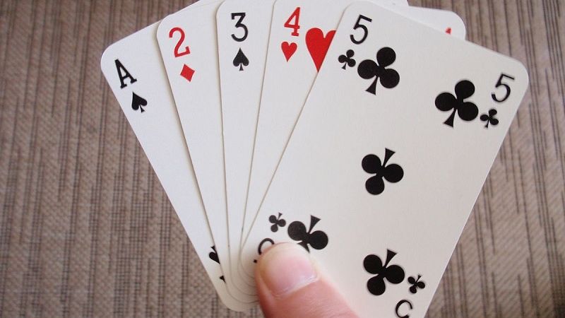 Cái nào lớn hơn, Five Spirits, Poker hay Blackjack?