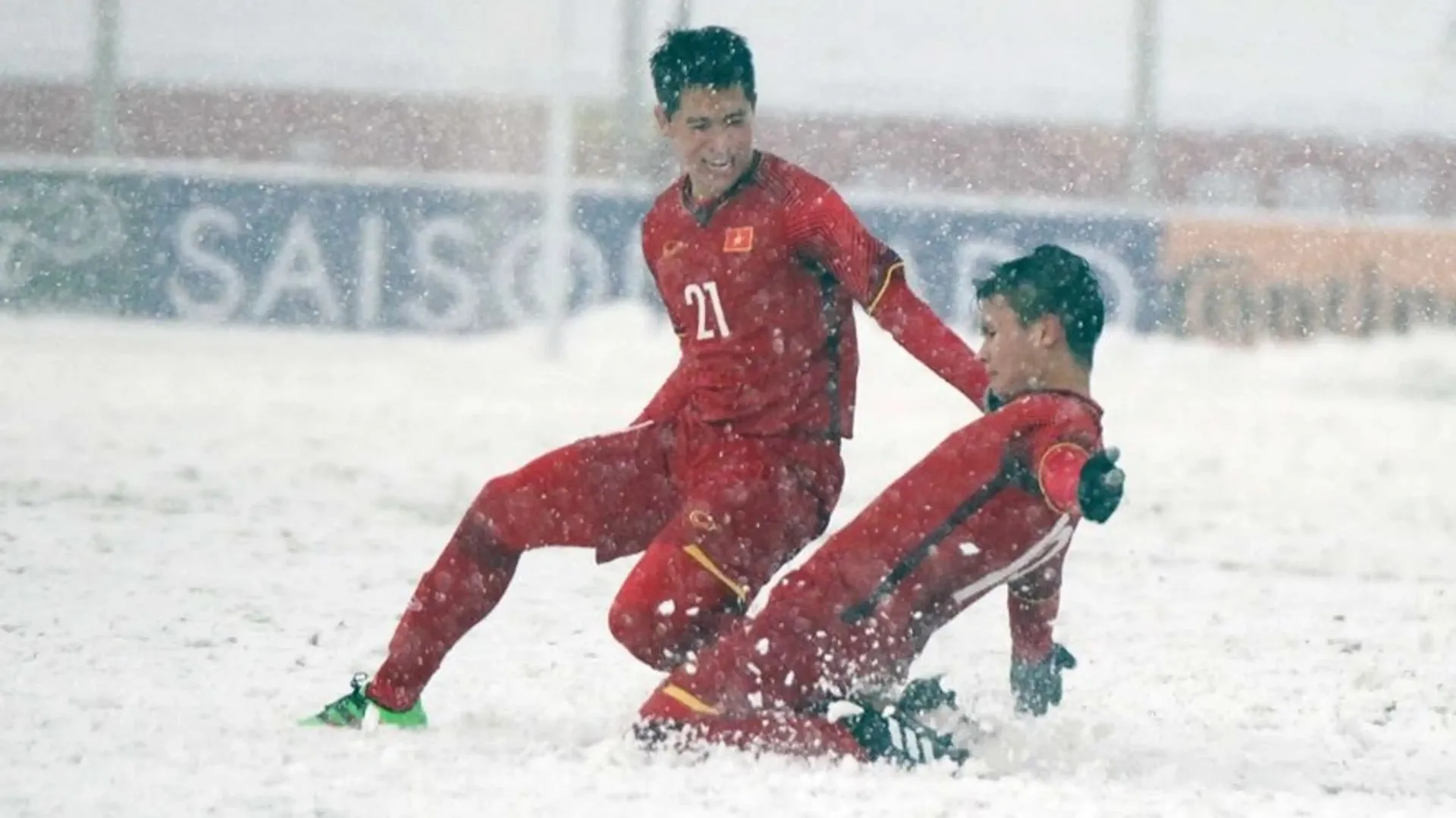 Bóng đá là gì? Tại sao bóng đá lại phổ biến đến vậy?