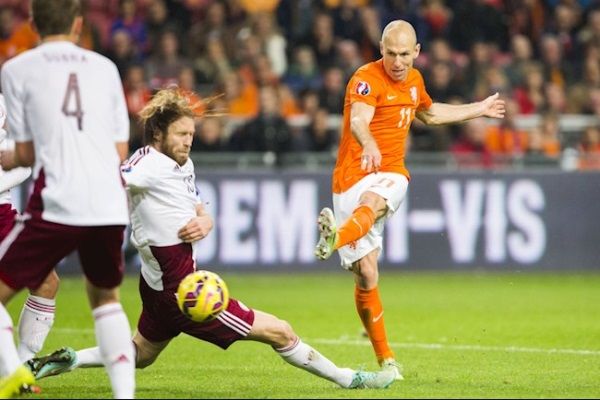 DM trong bóng đá là gì? Nhiệm vụ DM cụ thể tại hiện trường