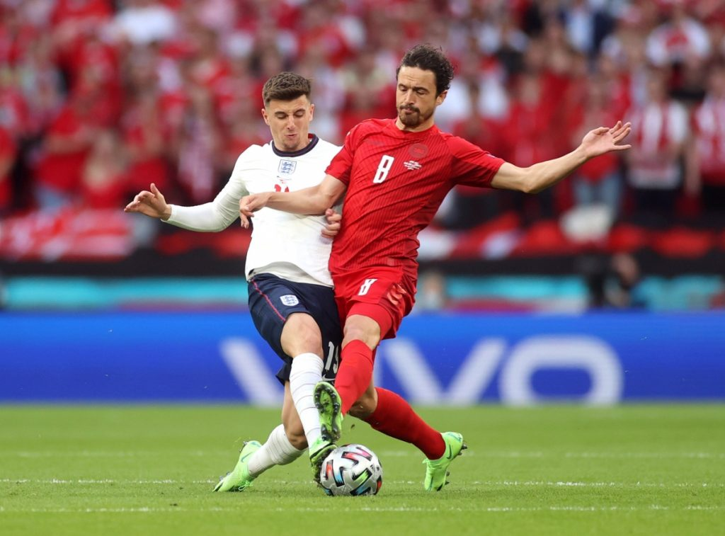 Vị trí trung vệ là gì? Bức tường vững chắc trong hệ thống phòng ngự