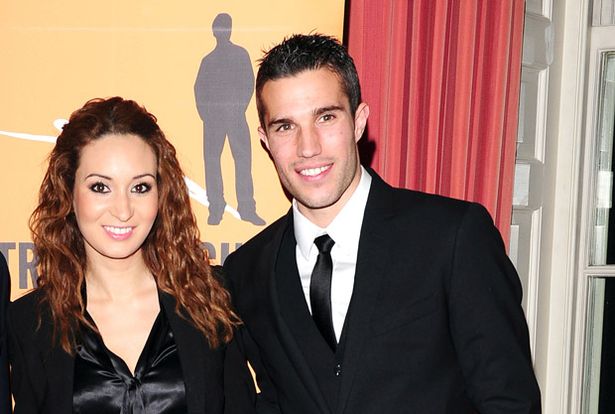 Vợ Robin van Persie, Bouchra khẳng định gia đình hạnh phúc khi ở lại Arsenal - Mirror Online