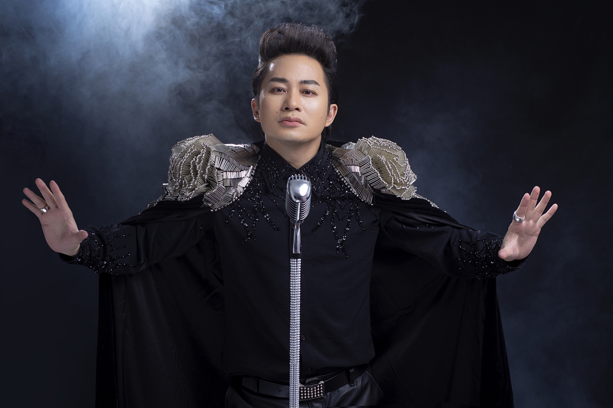 Ca sĩ Tùng Dương: Hơn 20 năm ca hát vẫn mang “màu sắc lạ” hiếm có, đời tư kín đáo nhưng vô cùng viên mãn