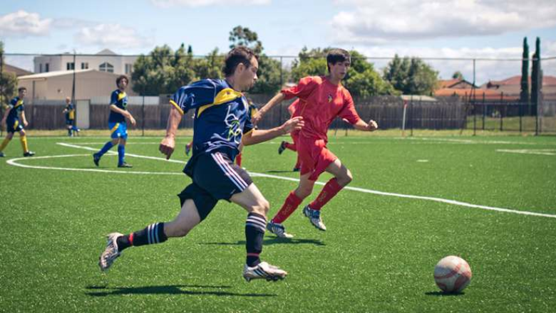 Kỹ thuật cơ bản bạn nên biết khi đá bóng sân cỏ nhân tạo