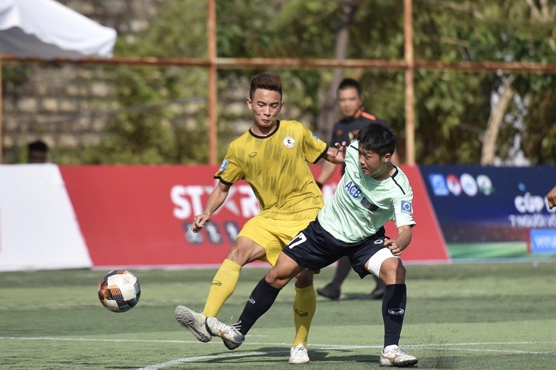 Cách chơi hậu vệ cánh hiệu quả trên sân 5 người trong thi đấu