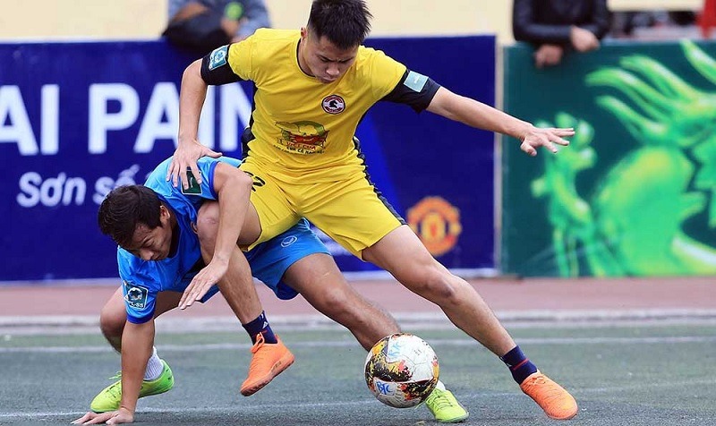 Cách chơi hậu vệ cánh hiệu quả trên sân 5 người trong thi đấu