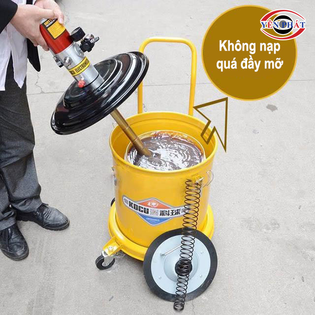 Cách sử dụng bơm mỡ bằng tay: Chuẩn xác, Đúng kỹ thuật