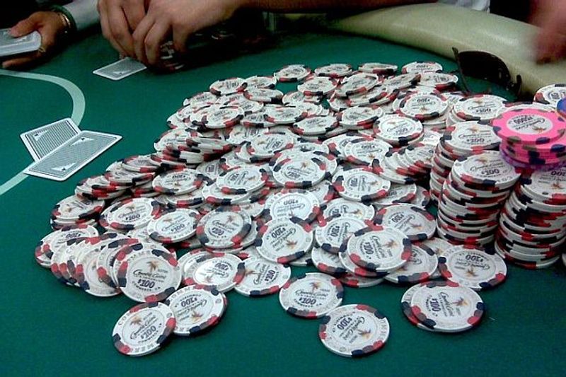 Chiến lược cam kết Pot trong Poker - Tối đa hóa phần thưởng và quản lý rủi ro