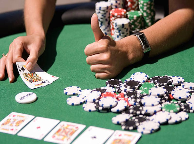 Chiến lược cam kết Pot trong Poker - Tối đa hóa phần thưởng và quản lý rủi ro
