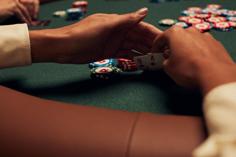 Chiến lược cam kết Pot trong Poker - Tối đa hóa phần thưởng và quản lý rủi ro