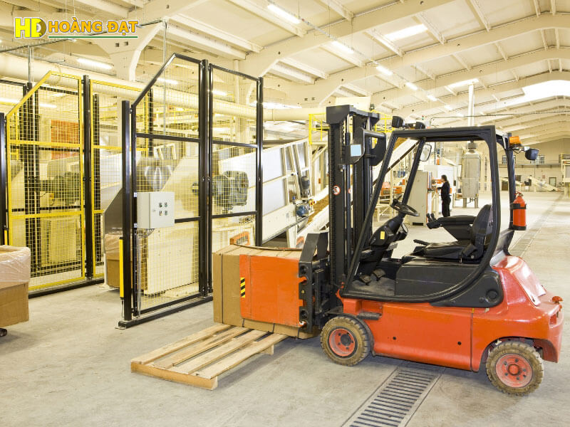 Tại sao nên thuê một chiếc xe nâng thay vì mua một chiếc?