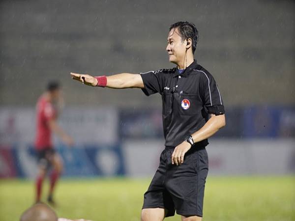 Trọng tài là gì? Một trận đấu có bao nhiêu trọng tài?