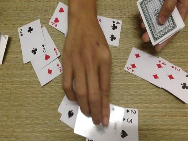 Hướng dẫn chi tiết luật chơi 3 lá bài cho người mới bắt đầu