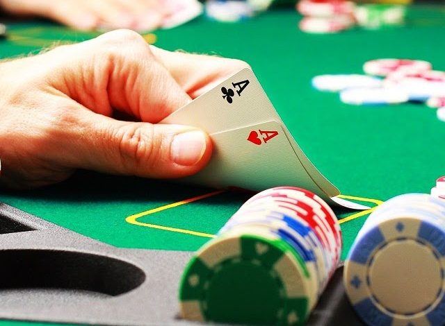 Quái vật/hai cặp trong poker là gì? Kinh nghiệm chơi bài poker hiệu quả