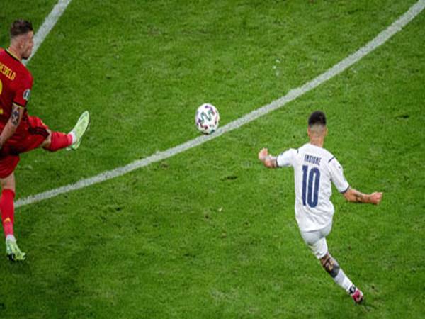 Cú sút xoáy trong bóng đá là gì? Khi nào bạn nên thực hiện?