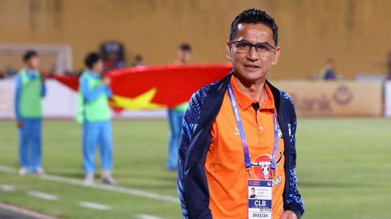 Huyền thoại Kiatisuk Senamuang chính là huấn luyện viên Thái Lan vĩ đại nhất