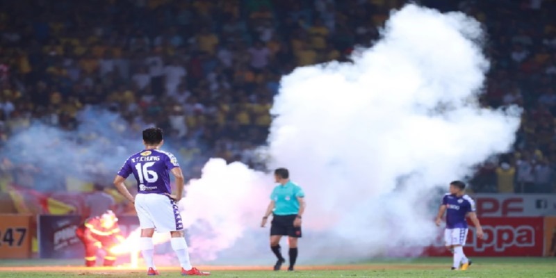 Hooligan là gì? Nguyên nhân của hành vi hooligan trong bóng đá