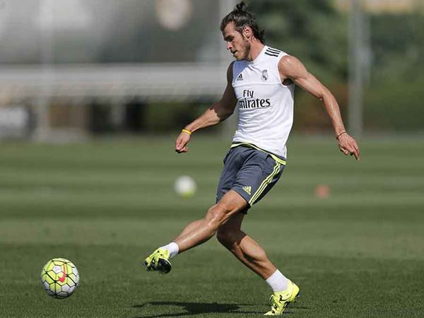 Kỹ thuật sút bóng bằng lòng bàn chân Kỹ thuật đá bóng bằng lòng bàn chân thực hiện như thế nào?