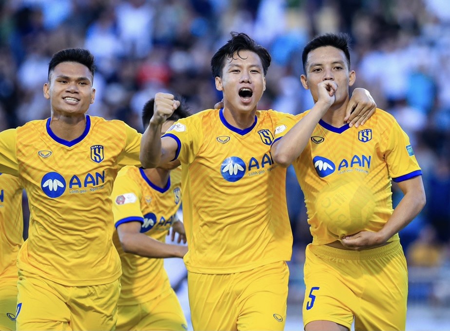 Sông Lam Nghệ An đánh bại Hải Phòng, giành ngôi nhất V.League 2022.