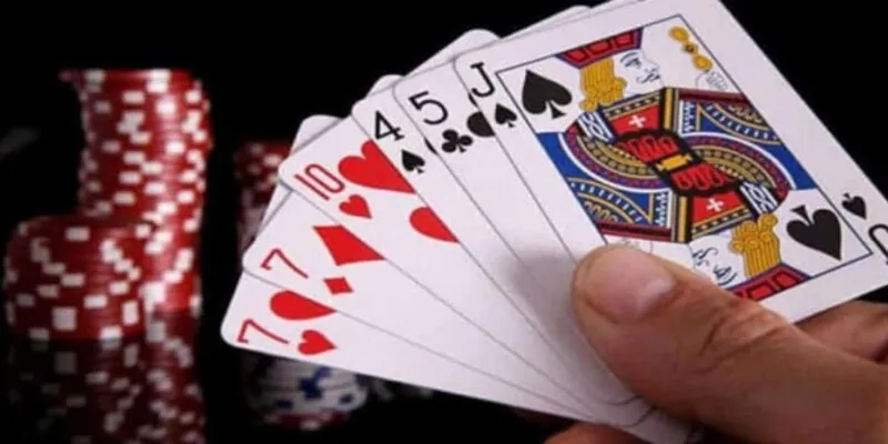 Khám phá hơn 7 phương pháp hiệu quả để đọc bài của đối thủ trong trò poker.