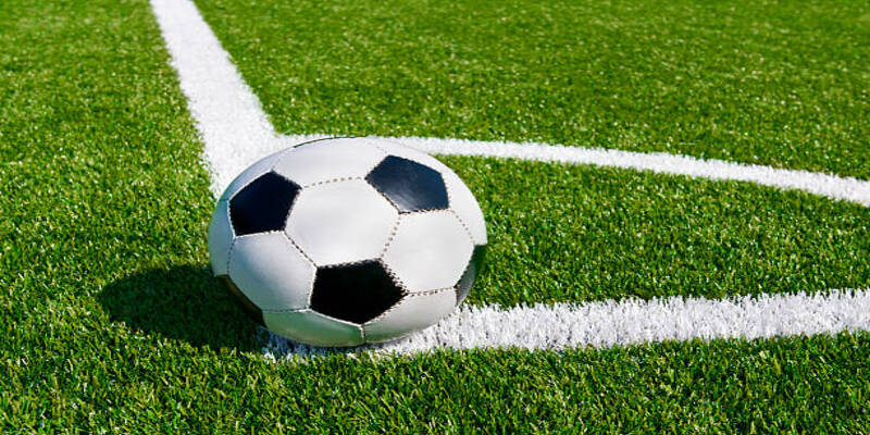 Hướng dẫn kỹ thuật đá phạt góc như một ngôi sao bóng đá