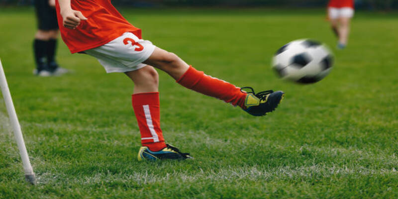 Hướng dẫn kỹ thuật đá phạt góc như một ngôi sao bóng đá