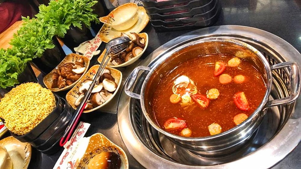 Nhà hàng Lẩu Soa Soa phục vụ các món lẩu đặc biệt.