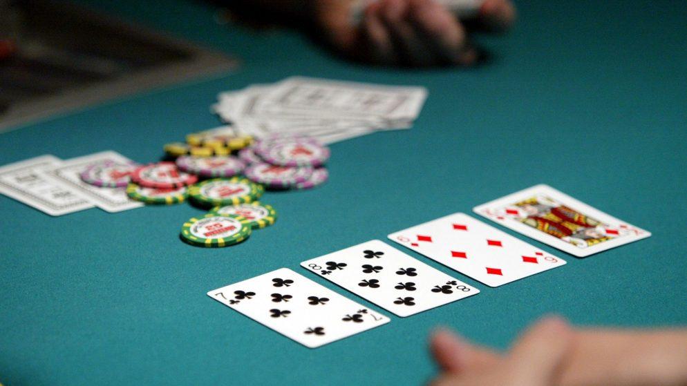 Poker và Poker có phải là cùng một trò chơi bài không? - Gamebay88