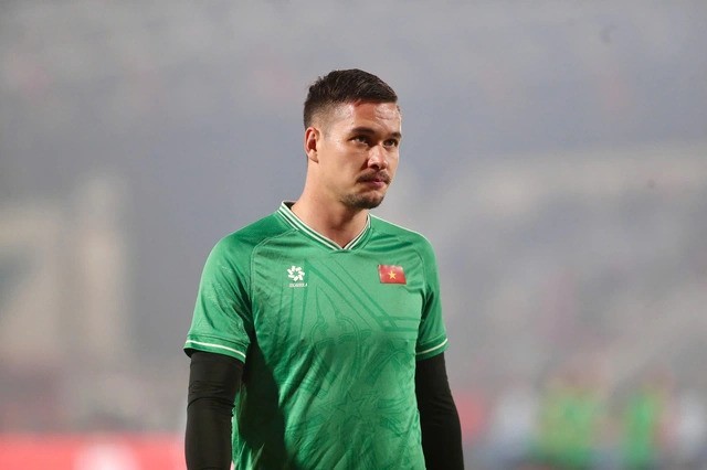 Thủ môn Nguyễn Filip giã từ đội tuyển quốc gia Việt Nam vì lý do gia đình