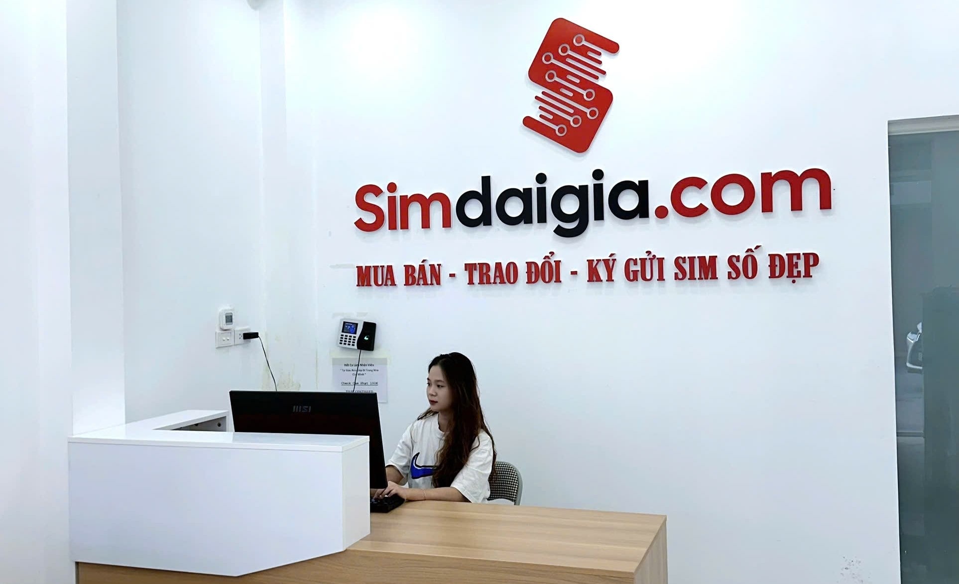 đội ngũ nhân viên cskh của vuasim.vn