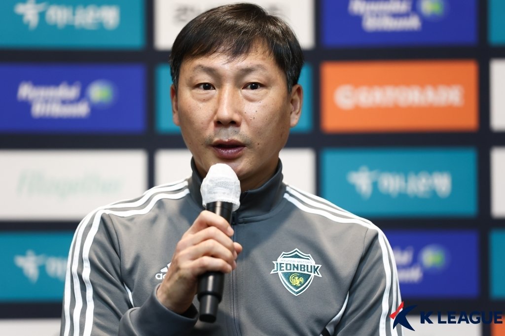 Huấn luyện viên Kim Sang Sik là ai? Tiểu sử Huấn luyện viên Kim Sang Sik