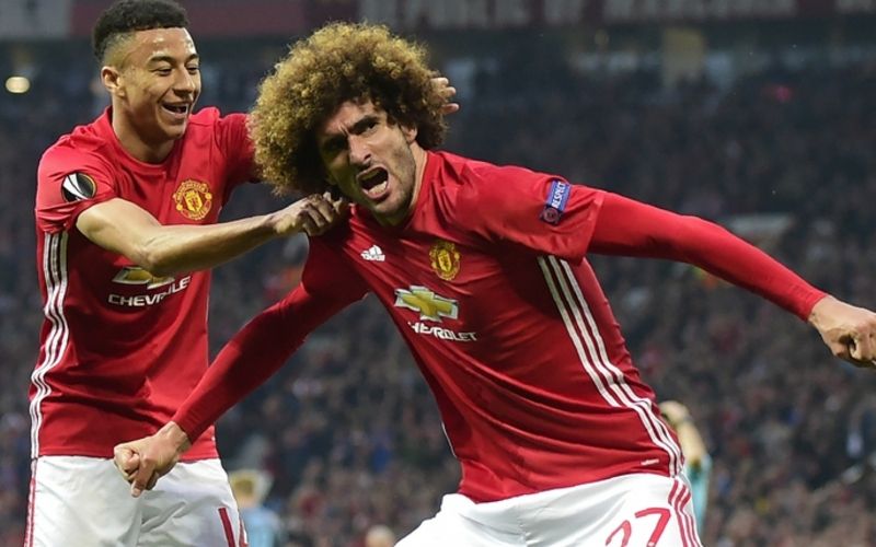 10 cầu thủ nặng nhất thế giới thách thức mọi hàng phòng ngự