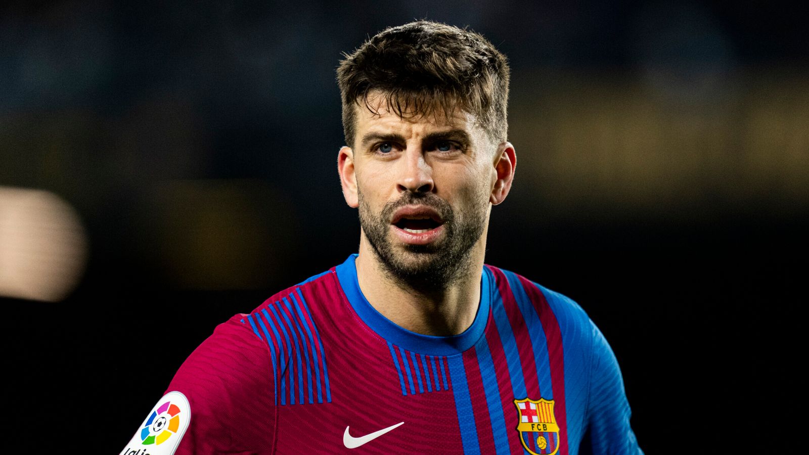 Huấn luyện viên Mikel Arteta của Arsenal đã rất ngạc nhiên khi biết tin Gerard Pique giải nghệ tại một cuộc họp báo.