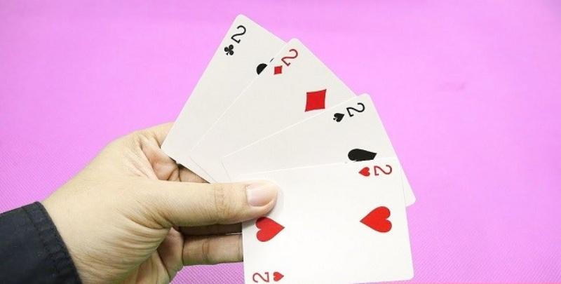 Bộ tứ quý trong trò chơi bài miền Nam có thể thắng được quân bài nào?