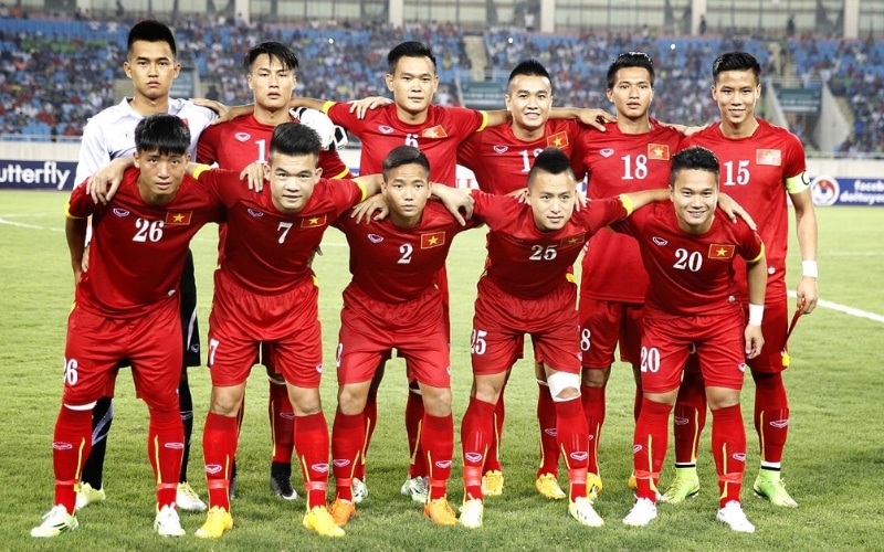 Trả lời: Một trận bóng đá kéo dài bao nhiêu phút? Có bao nhiêu hiệp?