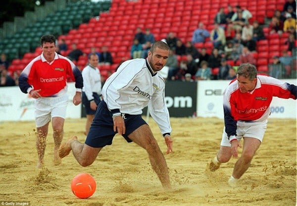 Bóng đá bãi biển là gì? Bóng đá bãi biển là gì? Luật thi đấu bóng đá bãi biển mới nhất