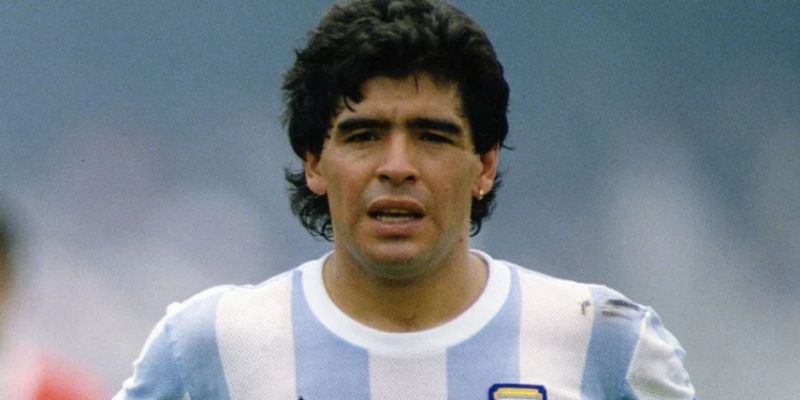 Tiểu sử Diego Maradona - từ cậu bé nghèo trở thành "tiền đạo vàng"