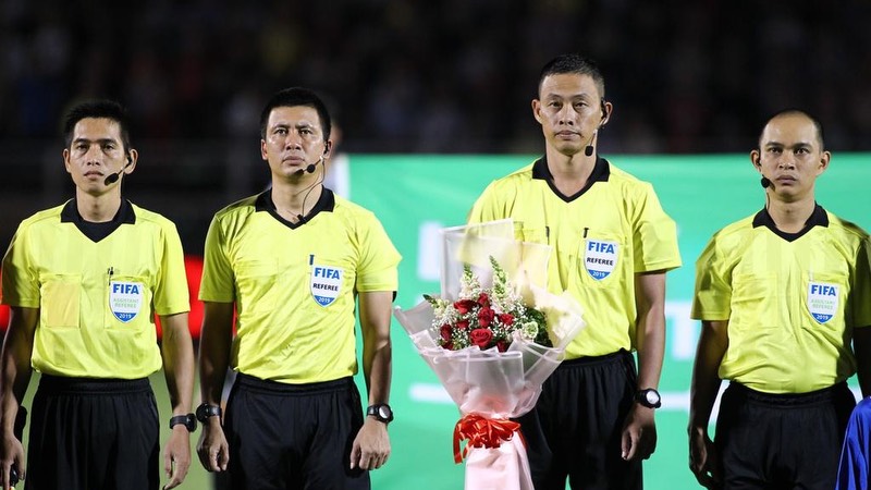 Việt Nam hiện cũng có 4 trọng tài FIFA.