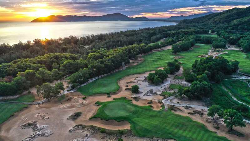 Sân golf Laguna được thiết kế bởi Sir Nick Faldo