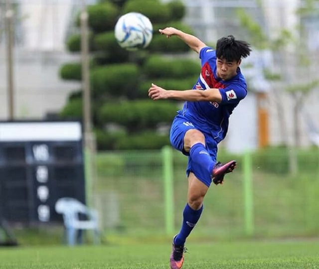 Kỹ thuật đá bóng bằng má ngoài bàn chân