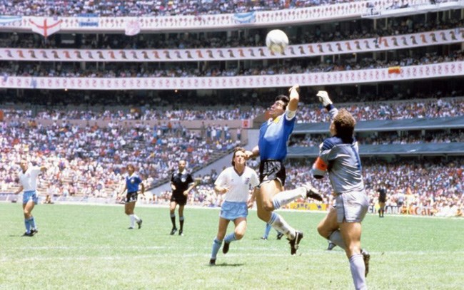 Cùng nhìn lại hai bàn thắng lịch sử của Diego Maradona vào lưới đội tuyển Anh tại World Cup