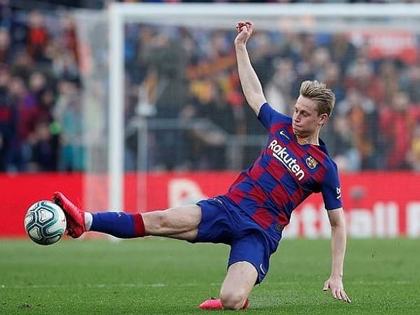 Vai trò của tiền vệ trụ trong hệ thống chiến thuật