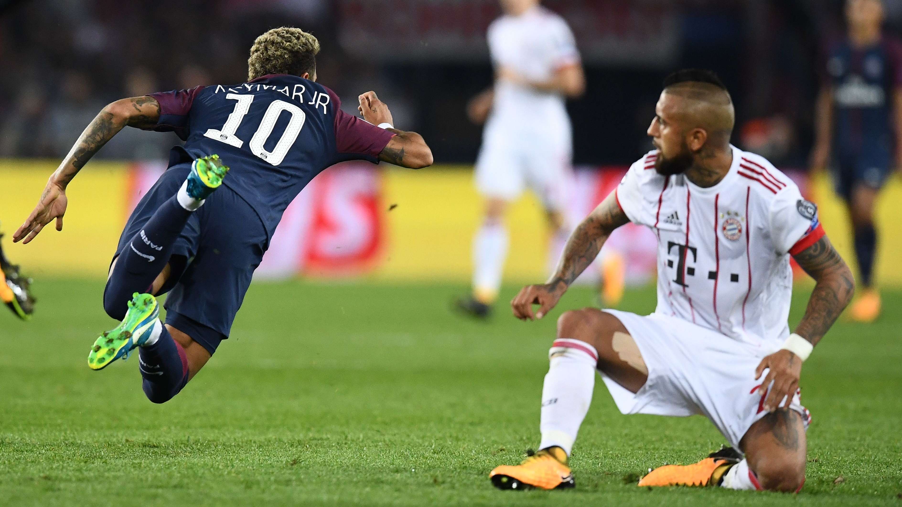 Ăn vạ trong bóng đá là gì? Hình phạt cho hành động ăn vạ | Goal.com Việt Nam